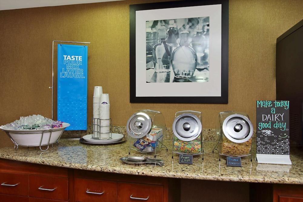 Hampton Inn & Suites Madisonville Buitenkant foto