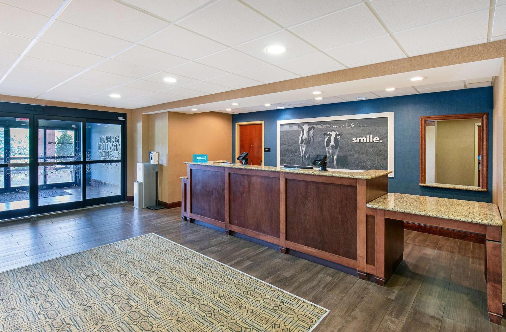 Hampton Inn & Suites Madisonville Buitenkant foto