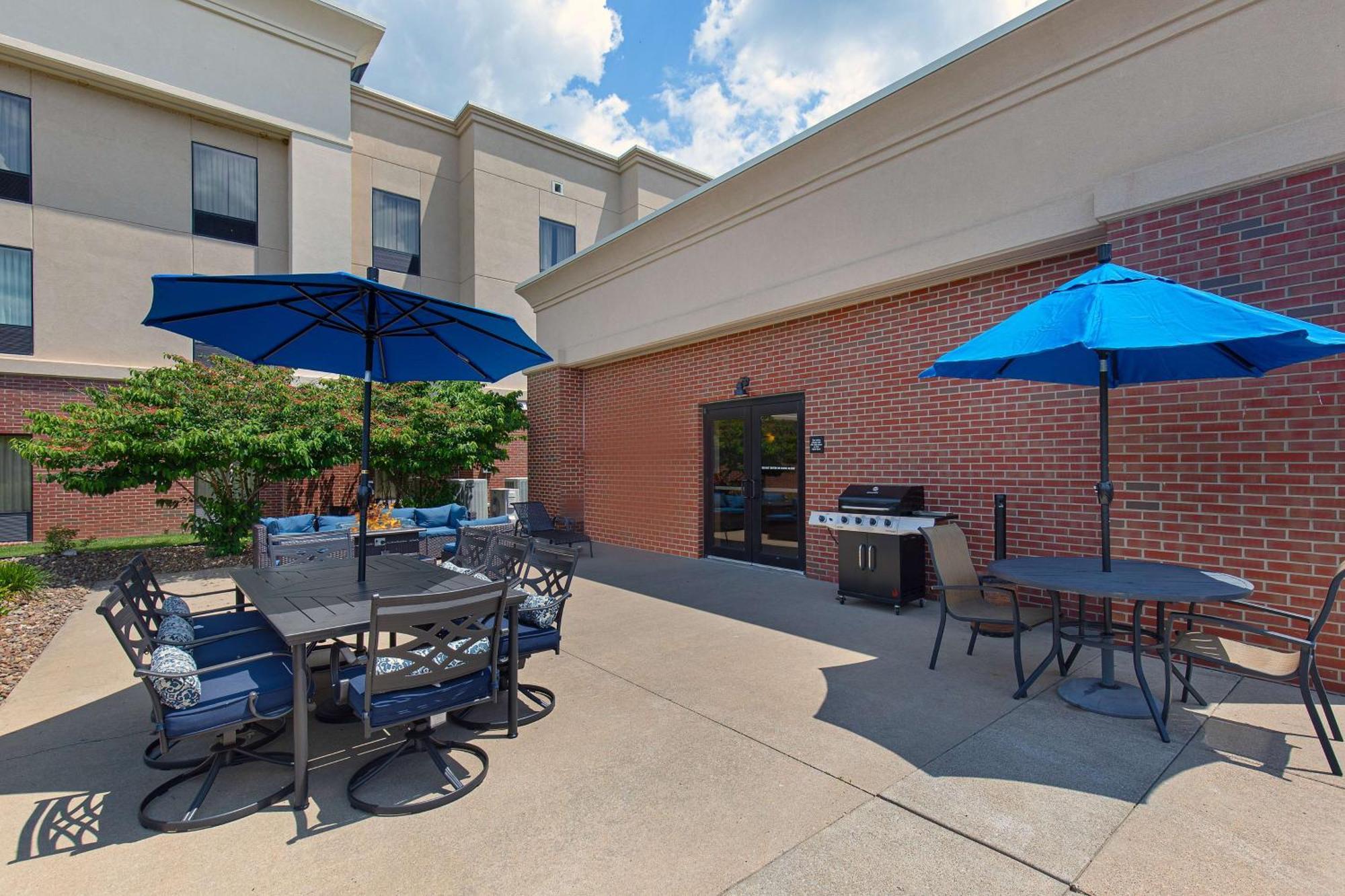 Hampton Inn & Suites Madisonville Buitenkant foto
