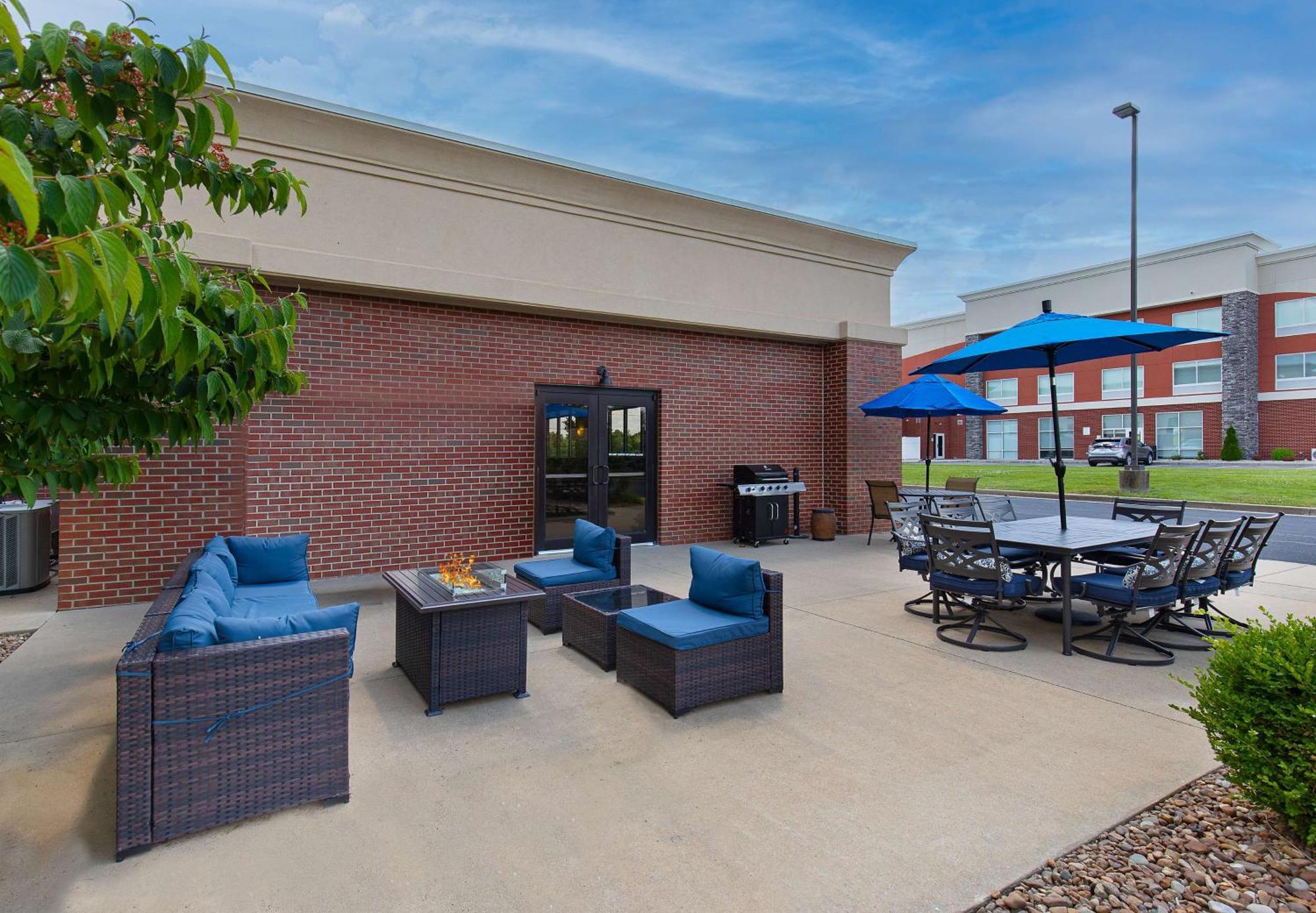 Hampton Inn & Suites Madisonville Buitenkant foto