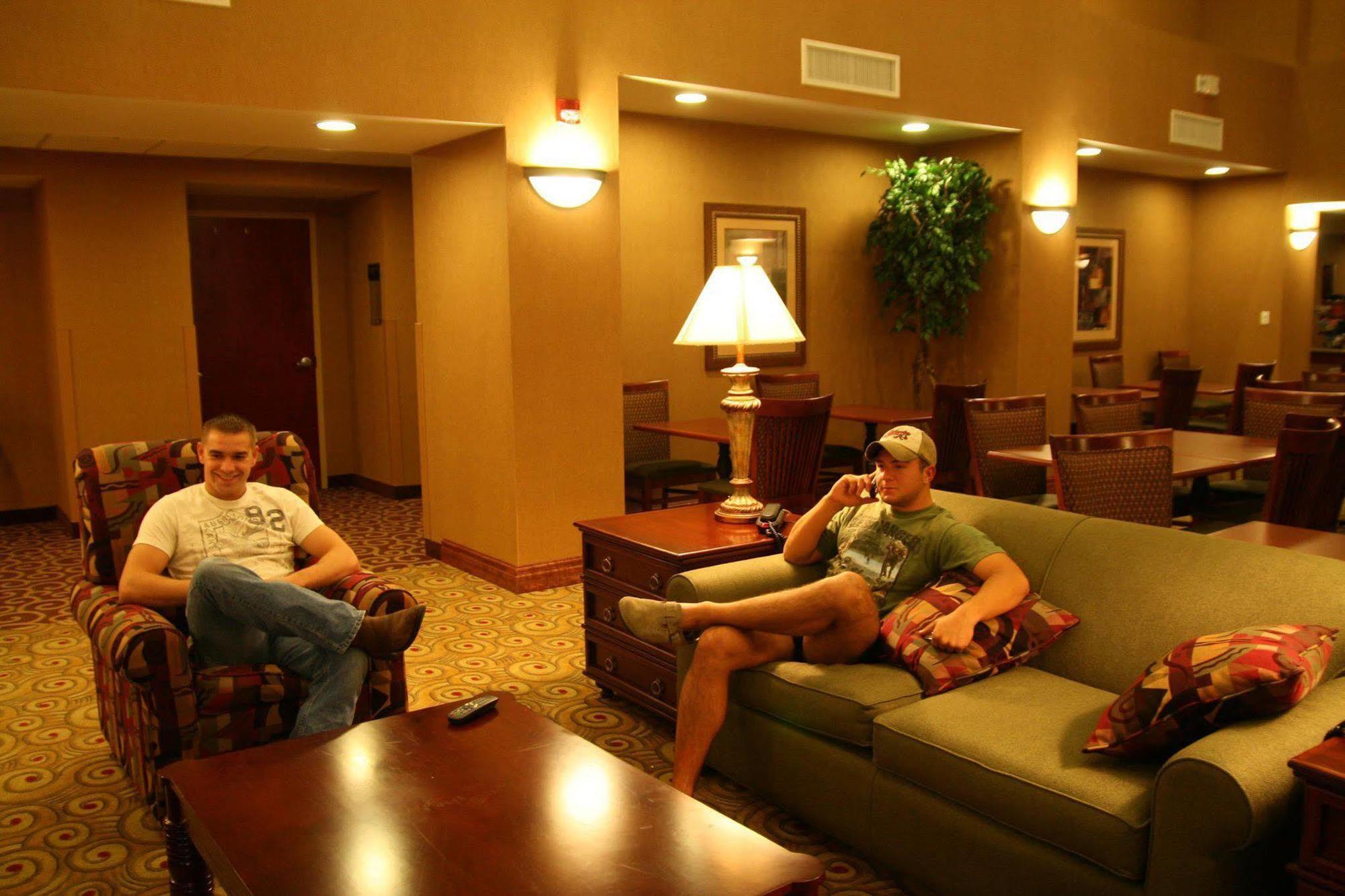 Hampton Inn & Suites Madisonville Buitenkant foto