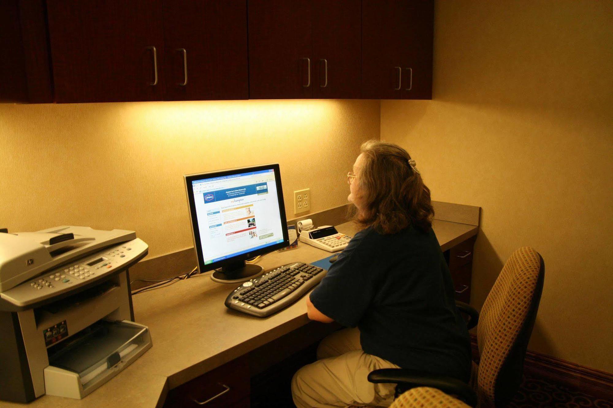 Hampton Inn & Suites Madisonville Buitenkant foto